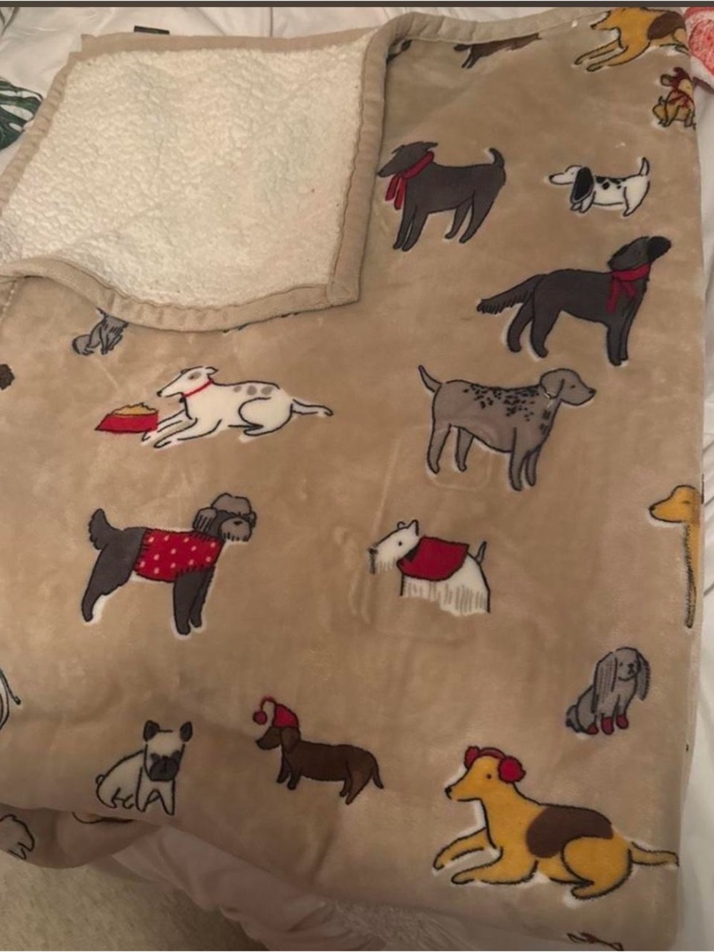 Cuddl Duds Tan Dog Print Sherpa Throw Blanket